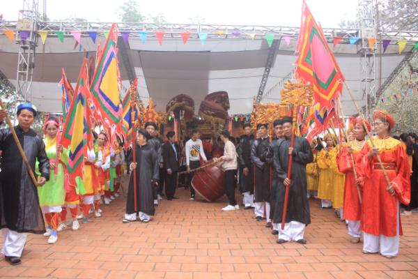 Rước kiệu tại lễ hội truyền thống làng Ngọc Thành