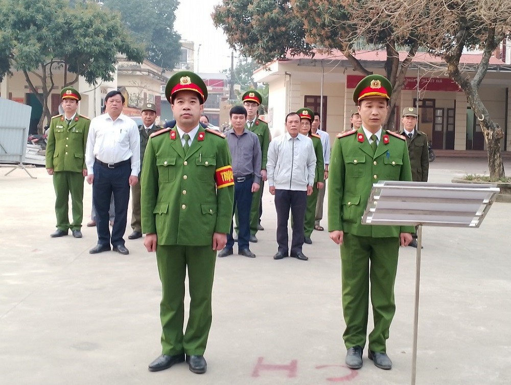 Công an xã Ngọc Sơn thực hiện Nghi lễ chào cờ đầu tuần